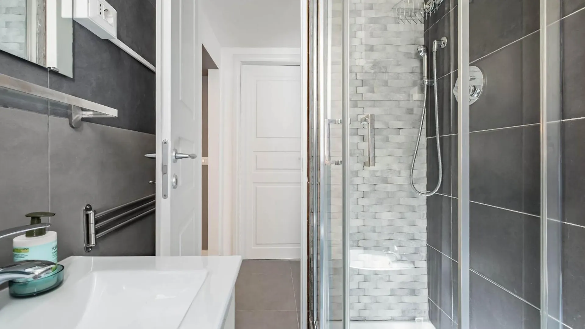 Modern Apartment - Pet Friendly - Basilica San Paolo-Colosseo ローマ イタリア